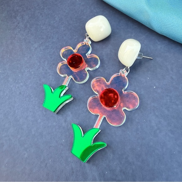 Retro Mod Flower Power 60s Acrylic Daisy Pierced Earrings - Picture 12 of 14